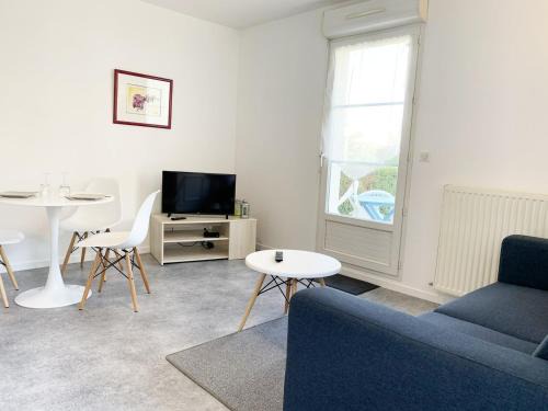 Mainvilliers Apartment | Budget-Friendly Family Stay at Le Matisse - Rated 8/10