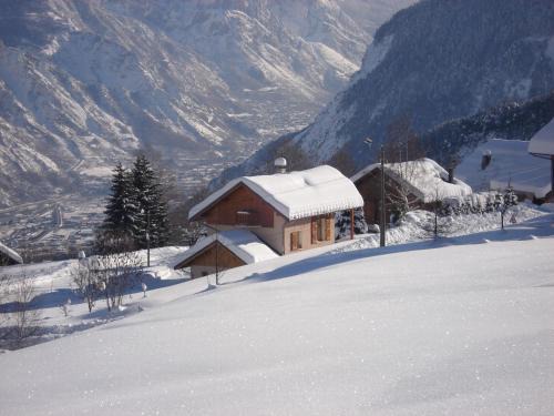 Les Bottieres Apartment | Family-Friendly Retreat at Le Maurillon - Rated 9/10!