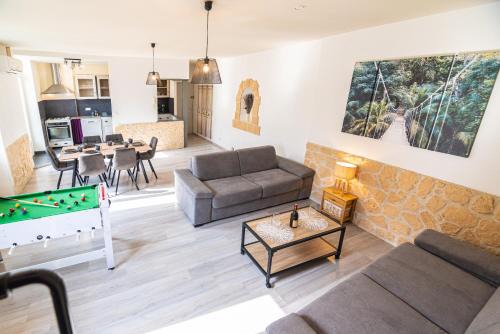 Saint-Paul-Trois-Chateaux Apartment | Discover Family-Friendly Comfort at Le Mazagran Hotel