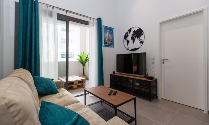 La Joliette Apartment | Explore Le Mazenod: Family-Friendly Apartment with Balcony