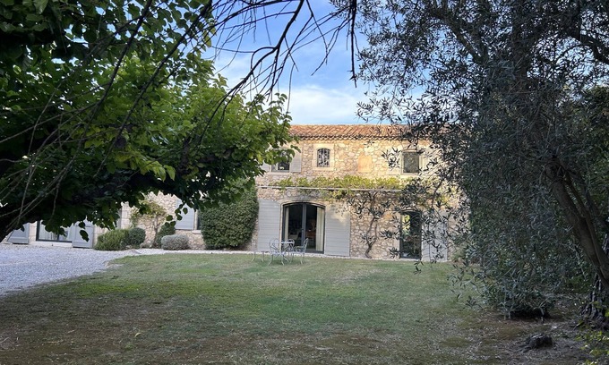 Maussane-les-Alpilles Bed & Breakfast | Relax at Le Mazet Alpilles: Pool, Spa & Ocean Views Await