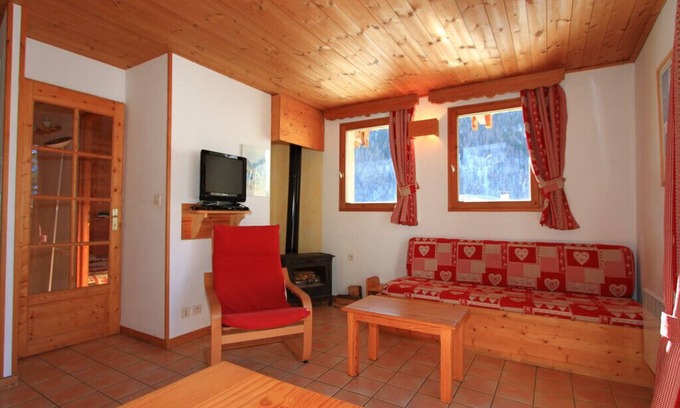 Nevache Ski Chalet | Discover Le Meï Hameau des Chazals: Pet Friendly Stay