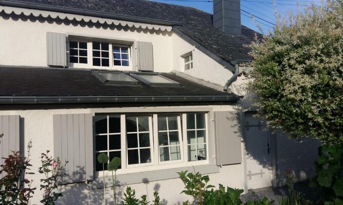 Lacuisine House | Pet-Friendly Le Memagne with Oceanfront Views & Dining