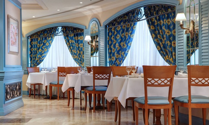 Ajyad Hotel | Discover Le Meridien Makkah: 5-Star Comfort Awaits