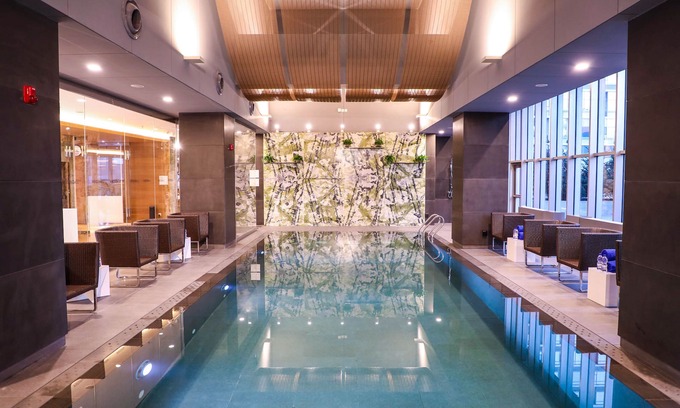 He Ping Hotel | Elegant Le Meridien Shenyang with Pool & Spa Amenities