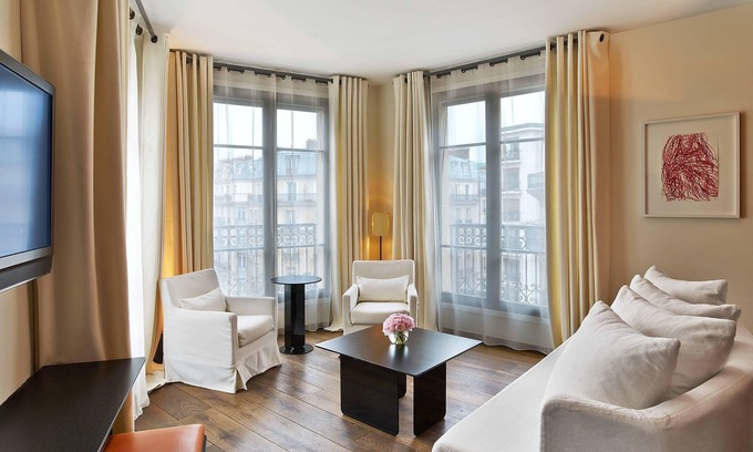 Porte-Dauphine Hotel | Elegant Le Metropolitan Paris Tour Eiffel - 5-Star Luxury Stay