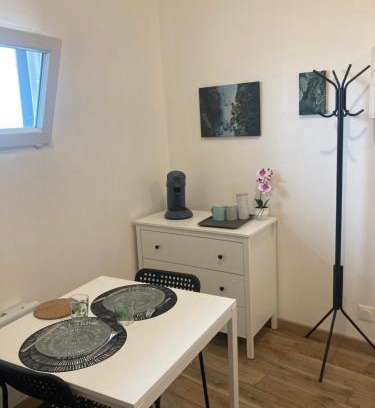 Gaillon Apartment | Cozy Stay at Le Mini Cosy - Highly Rated 8.7/10