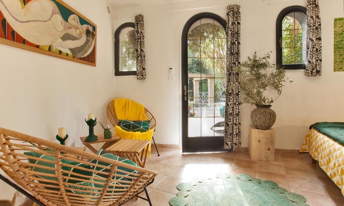 Bastia House | Pet-Friendly Retreat: Le Mini Cottage Rated 9/10 by Guests