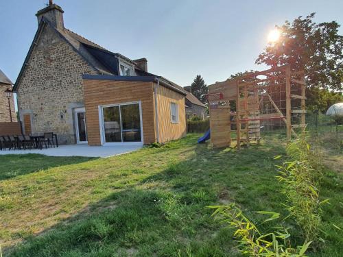 Roz-sur-Couesnon House | Experience Home Comfort at Le Mont with Spa & Hot Tub