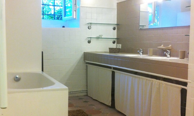 Saint-Montan Apartment | Top-Rated Le Montadou Apartment with Pool and Breakfast