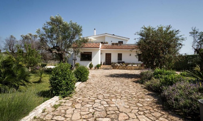 Casarano House | Highly Rated Le More Holiday Home: Ideal for Families