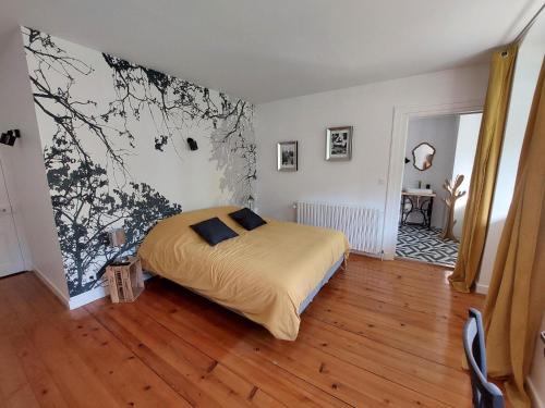 Montreal-la-Cluse Bed & Breakfast | Cozy Le Moulin Chambres hôtes with Oceanfront Pool Access
