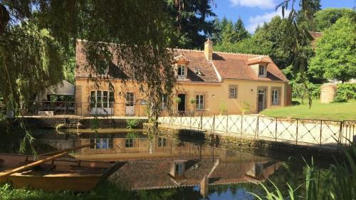 Mezilles Bed & Breakfast | Discover Le Moulin de Corneil: A Family-Friendly Retreat