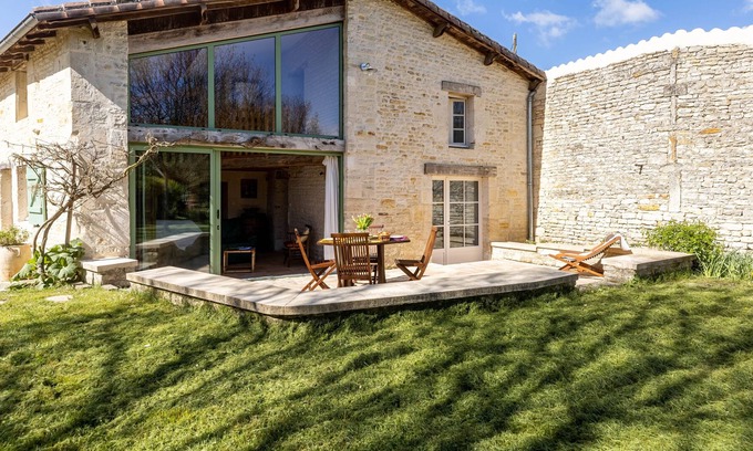 Granzay-Gript House | Experience Comfort at Le Moulin de Granzay with Spa & Breakfast