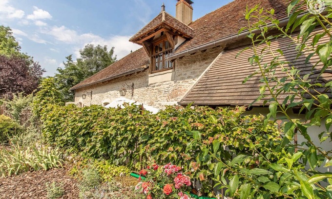 Lalheue House | Delightful Le Moulin de Lalheue: Pet-Friendly Retreat