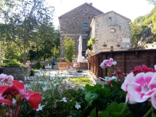 Leotoing Bed & Breakfast | Experience Tranquility at Le Moulin du Bateau Hotel