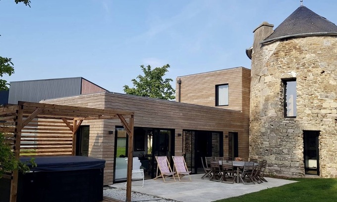 Yffiniac House | Welcoming Le Moulin du Gwalarn with Spa & Family Comfort