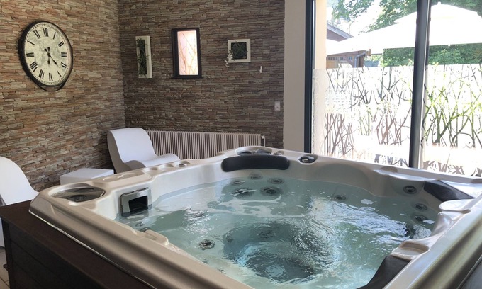 Dolancourt Hotel | Relax at Le Moulin du Landion Hôtel & Spa with Pool Access