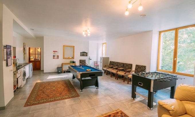 Mezin House | Discover Le Moulin du Pont: Ocean Views & Family Amenities