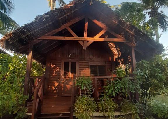 Djamandjary Hotel | Cozy Le Moya Beach: Oceanfront Escape with Pool & Pets Welcome