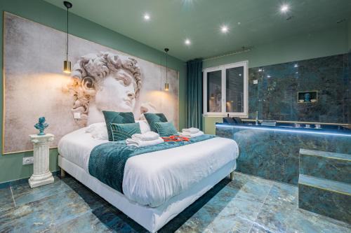 Montgeron Apartment | Indulge at Le Musée d’Aphrodite with Jacuzzi & Family Fun