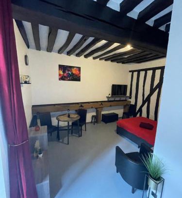 Joigny Apartment | Family-Friendly Retreat at Le Mustang with Netflix & Fibre