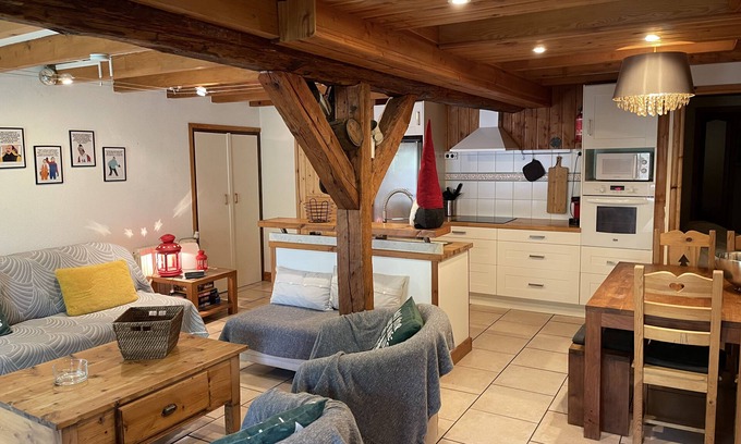 Les Orres Apartment | Cozy LE Myosotis: Family-Friendly Retreat in Mountain Farm