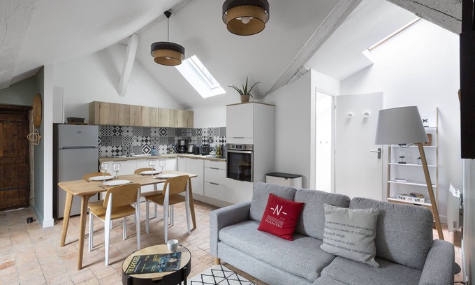 Nantes Centre Apartment | Experience Comfort at Le Nao - L'Île Feydeau Retreat