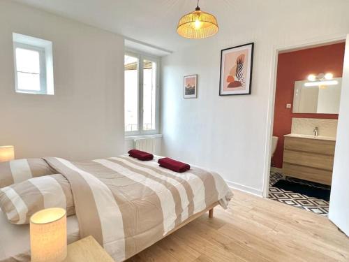 Chasseneuil-du-Poitou Apartment | Discover Le Napoli: Family-Friendly Stay Near Futuroscope