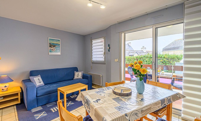 Locmariaquer Apartment | Relaxing Oceanfront Retreat at Le Nautilus by Interhome