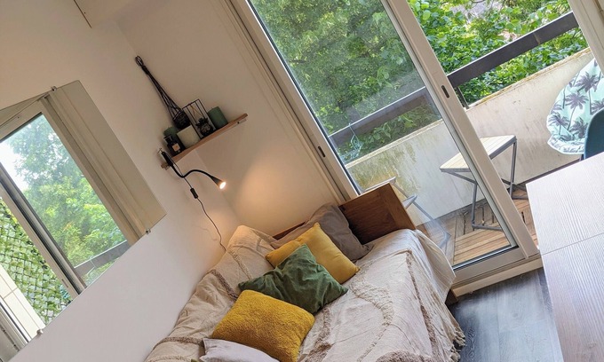 Poitiers Apartment | Le Nichoir - Charming, light-filled studio in the heart of the historic city center