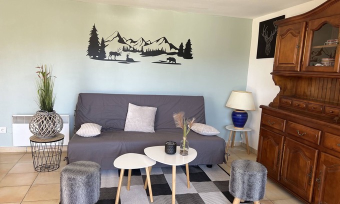 Formigueres Apartment | Discover Le nid Capcinois: Pet-Friendly with Ocean Views
