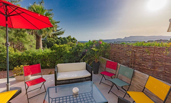 Cassis Apartment | Oceanfront Bliss at Le nid Cassidain by Winkyhouse