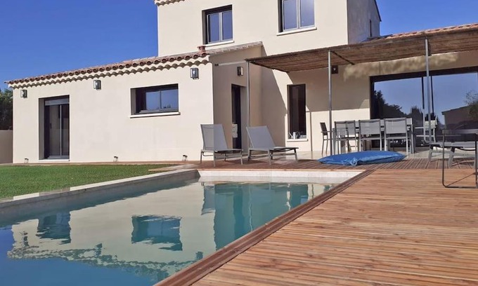 Maillane Villa | Pet-Friendly Getaway at Le nid d'Emilie with Ocean Views