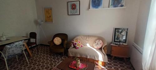 Lezignan-Corbieres Apartment | Pet-Friendly Getaway at Le Nid de Jeanne - Rated 9/10!