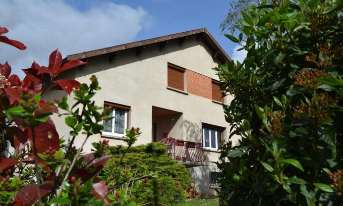 Brens Bed & Breakfast | Oceanfront Retreat at Le Nid de l'Ecureuil - Rated 9.1/10