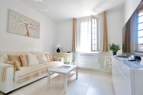 Antibes Old Town Apartment | Le Nine - Apt 2 prs standing Vieil Antibes