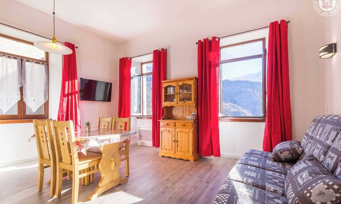 Montgellafrey House | Cozy Le Nizeran N°5 - Family-Friendly in Saint Francois