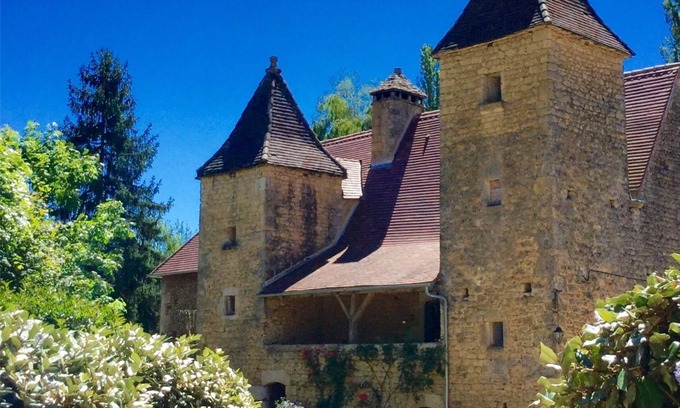Villefranche-du-Perigord Cottage | Discover Le Noyer - Central Dordogne's Private Park Retreat