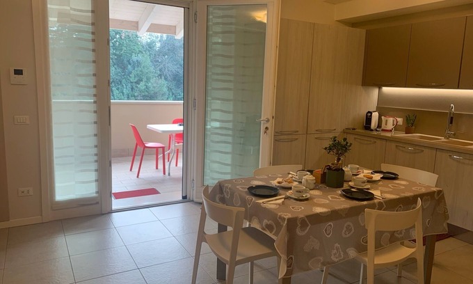Peschiera del Garda House | Perfect Getaway at Le Noir Apartment with Oceanfront Views
