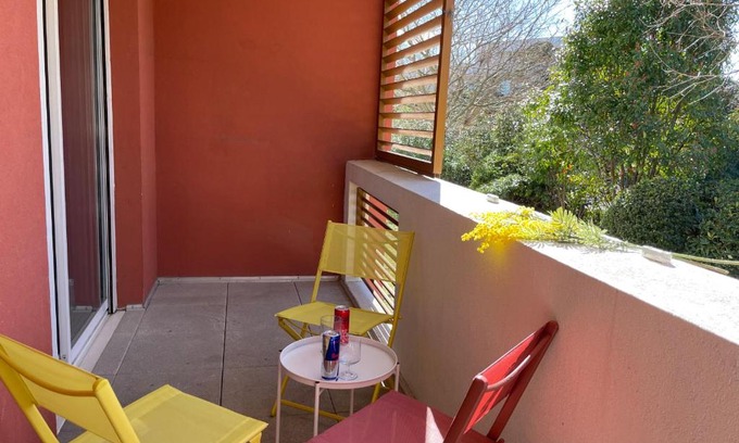 Estanove Apartment | Discover Le Nomade: Private Parking & Oceanfront Escape