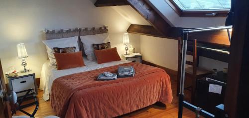 Fouras Bed & Breakfast | Relax at Le Noroit Chambres d'Hôtes with Oceanfront Pools