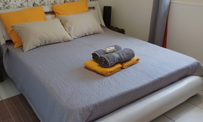 Saint-Paul Apartment | Relaxing Getaway at Le P'tit Appart D'anne with Ocean Views