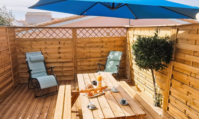 La Chaume Apartment | Cozy Le P'tit Chaumois Near the Rocky Coast and Ocean Views