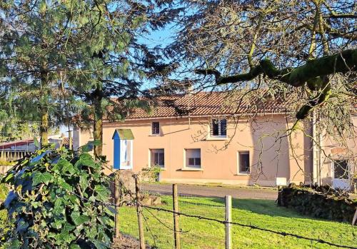 Mauleon Apartment | Family-Friendly Getaway at Le P'tit Gîte d'Isa