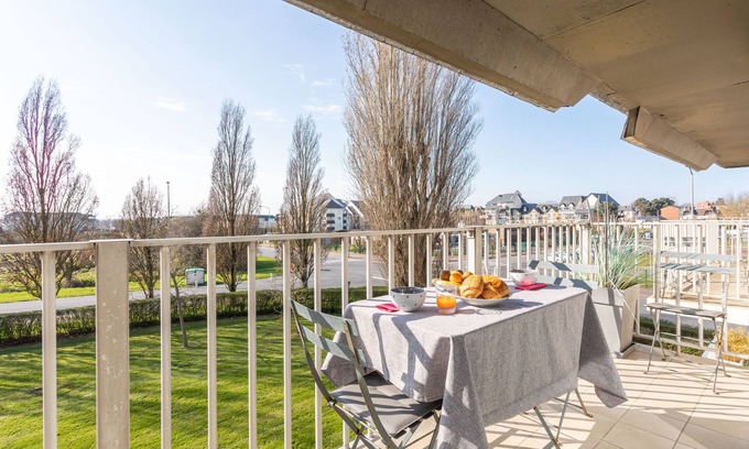 Cabourg Apartment | Cozy Oceanfront Apartment - Ideal for a Family Getaway