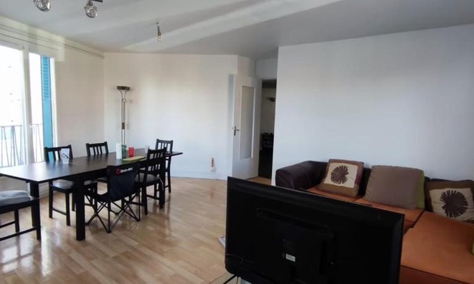 Nevers Apartment | Budget-Friendly Family Retreat at Le paisible Nivernais
