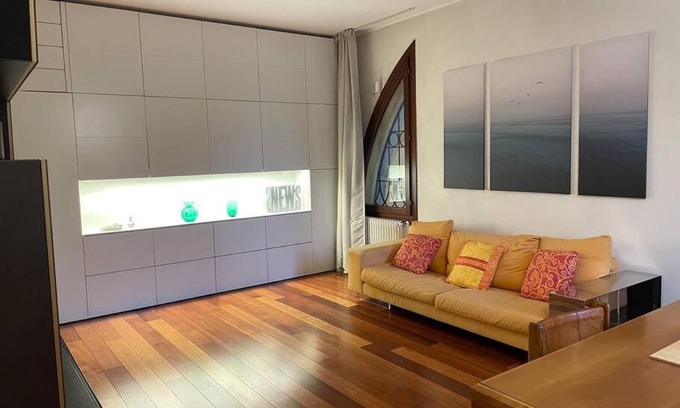 Padova Apartment | Modern Elegance at Le Palme with Private Garage & Hot Tub