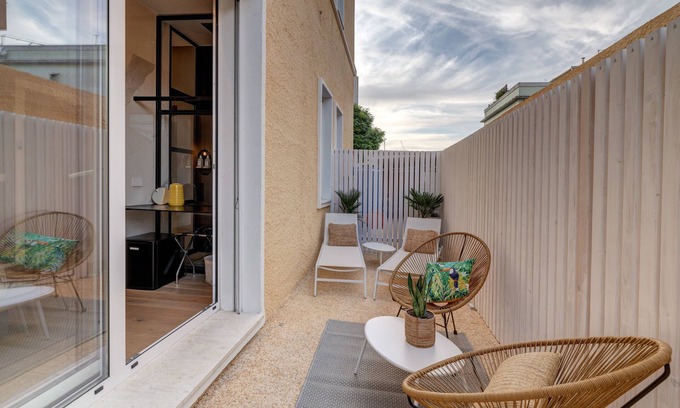 Poetto House | Indulge at Le Palmette Suites with Oceanfront Amenities