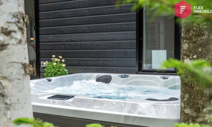 Pont-Rouge Ski Chalet | Relax at Le Palmier de Portneuf: Hot Tub, Pool & Trails